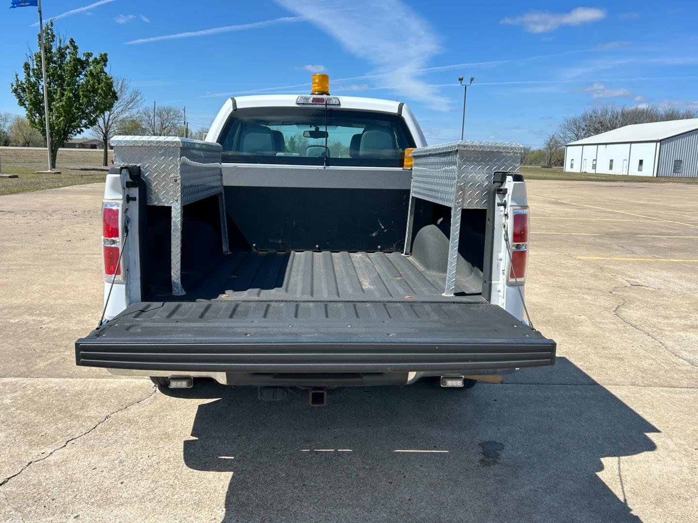 2014 White /Gray Ford F-150 (1FTEX1CMXEK) with an 3.7L V6 DOHC 24V engine, 6-Speed Automatic transmission, located at 17760 Hwy 62, Morris, OK, 74445, (918) 733-4887, 35.609104, -95.877060 - Photo#7